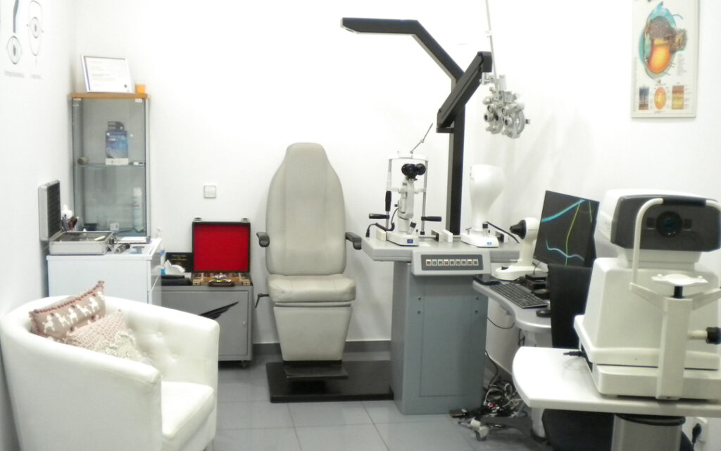 Adquisición maquinaria para óptica. Bembibre